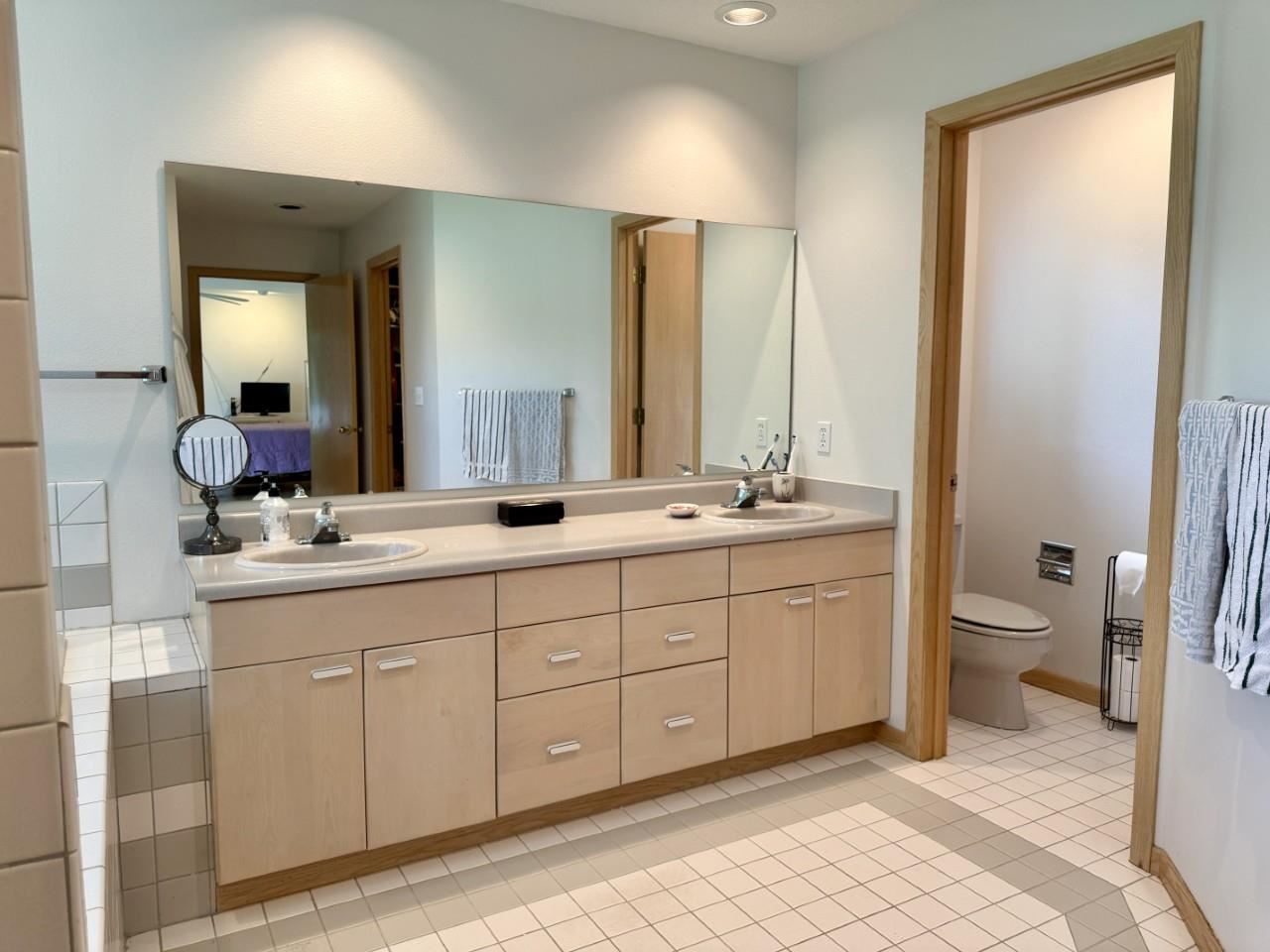 24 Samuel Drive Iowa City IA 52245