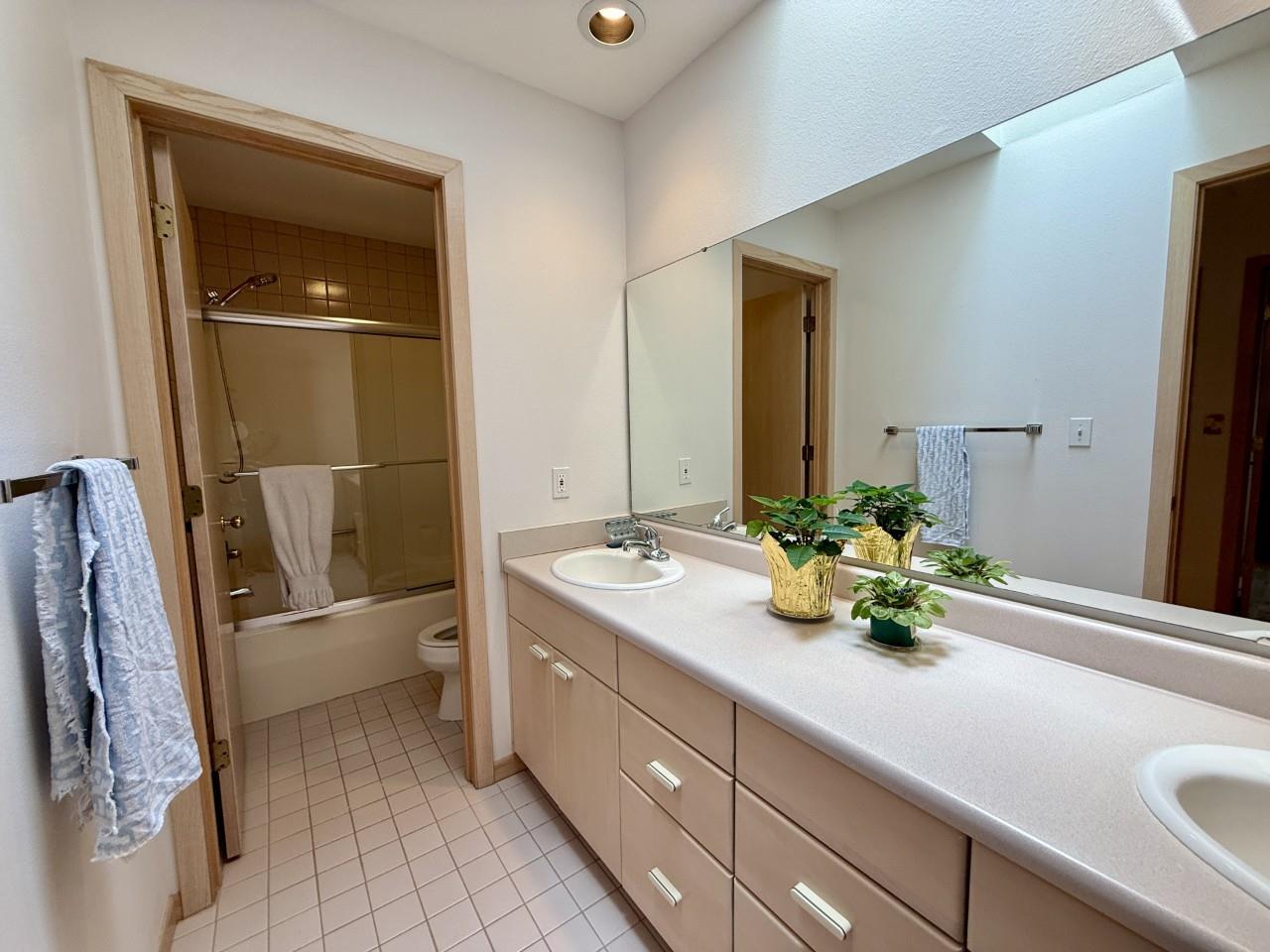 24 Samuel Drive Iowa City IA 52245