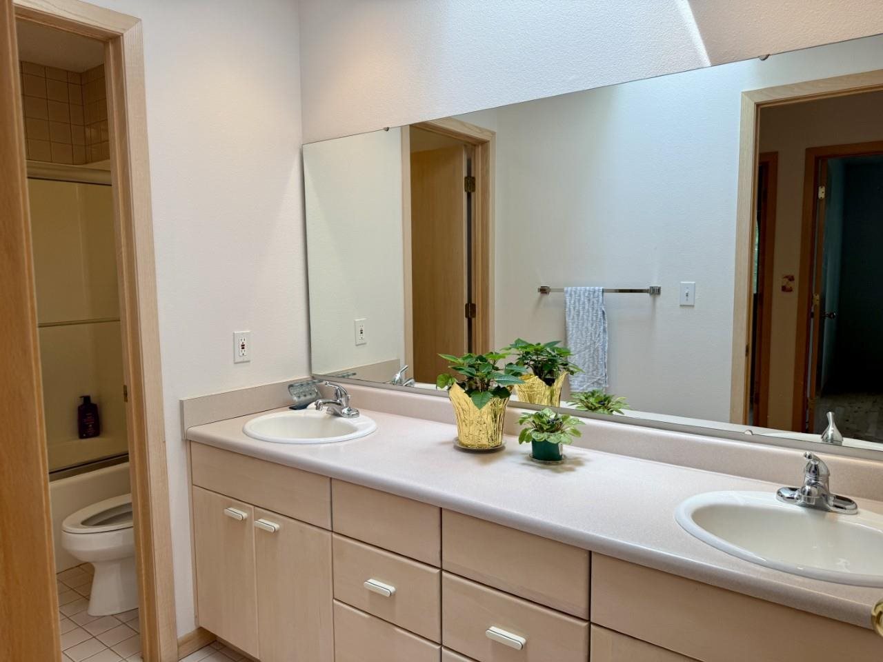 24 Samuel Drive Iowa City IA 52245