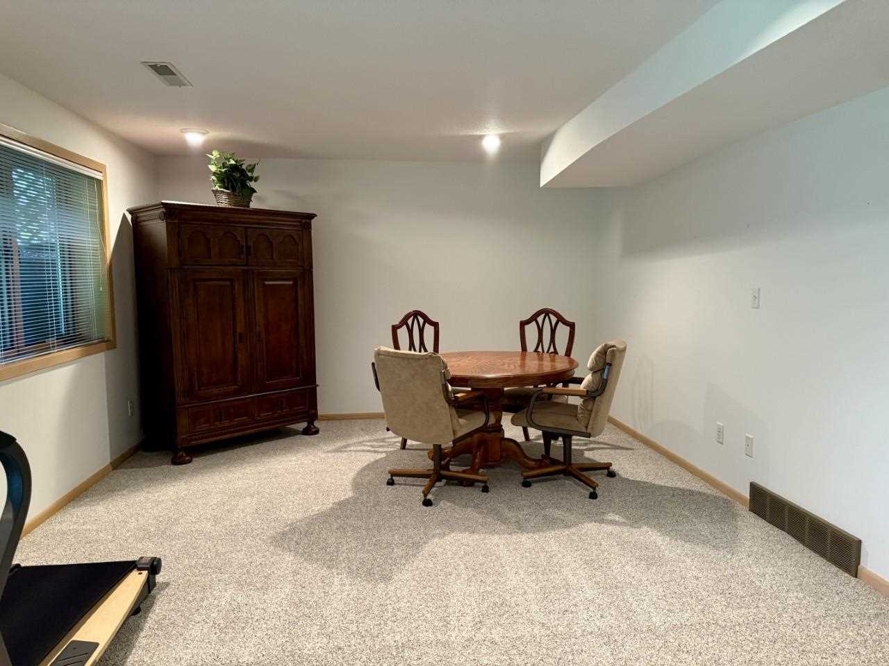 24 Samuel Drive Iowa City IA 52245