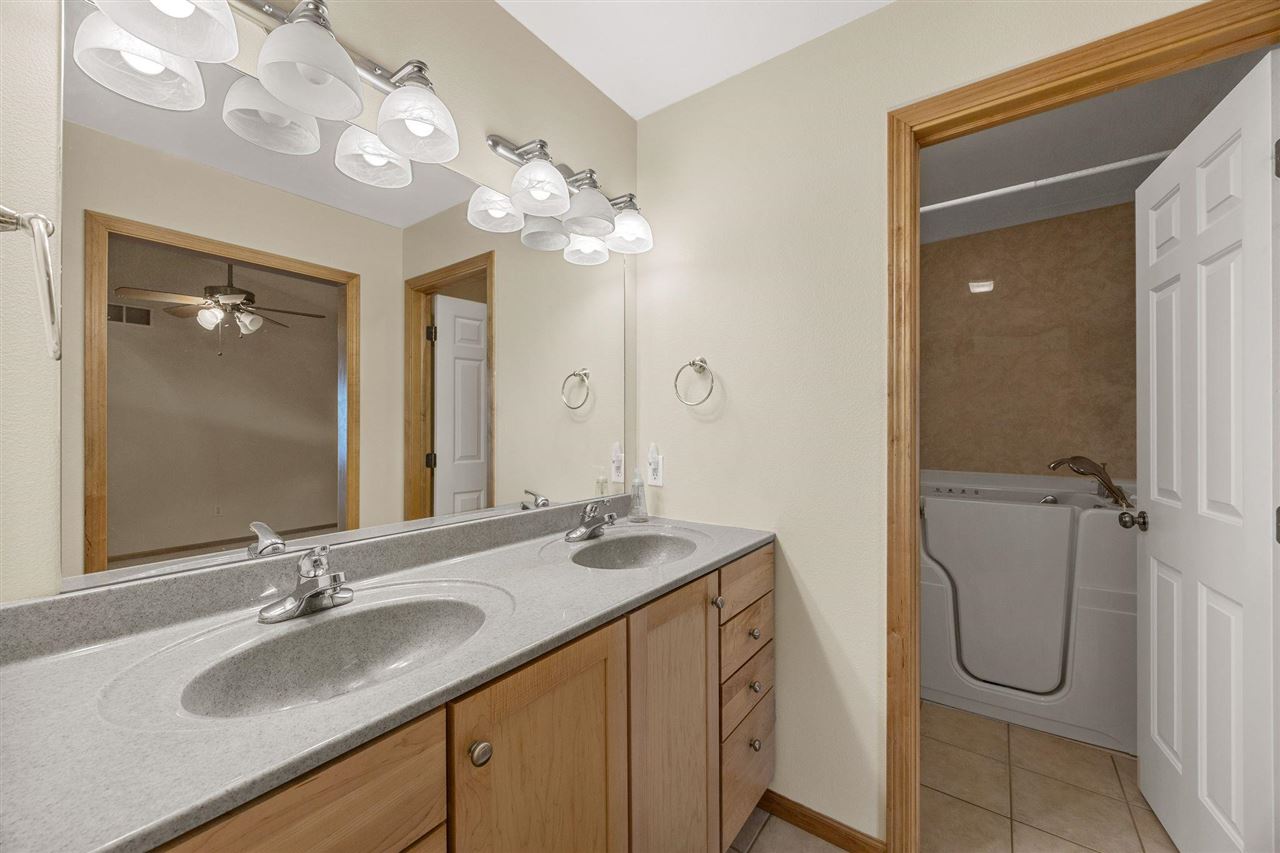 2182 Port Talbot Place Coralville IA 52241