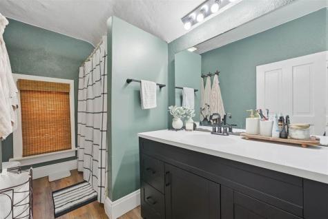 206 E Main Street Wayland IA 52654