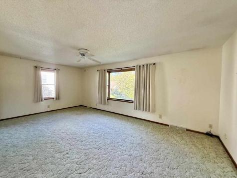709 14th Street Wellman IA 52356