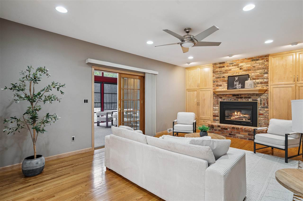 2259 Cae Drive Iowa City IA 52246