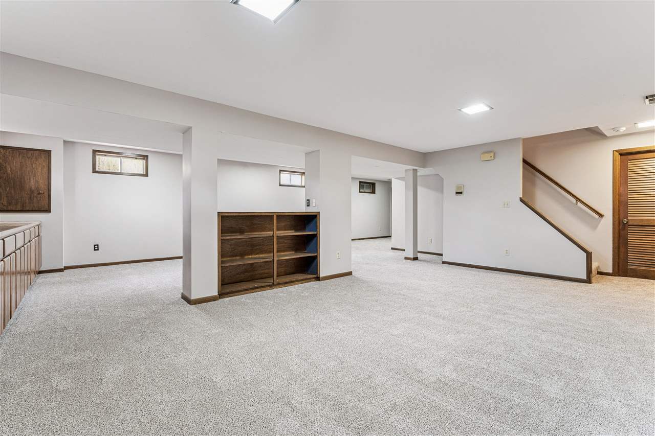 2259 Cae Drive Iowa City IA 52246