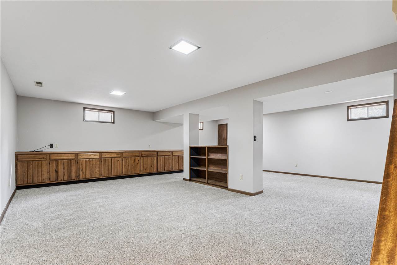 2259 Cae Drive Iowa City IA 52246