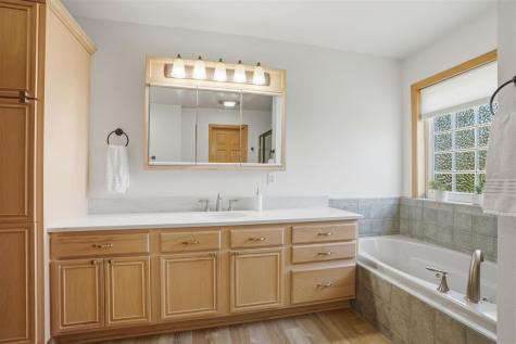 2107 Glen Oaks Knoll Coralville IA 52241