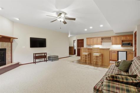 2107 Glen Oaks Knoll Coralville IA 52241