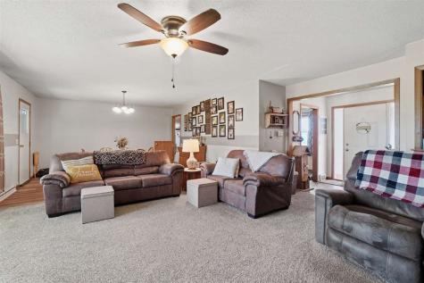 2121 Hwy 6 Trail Marengo IA 52301