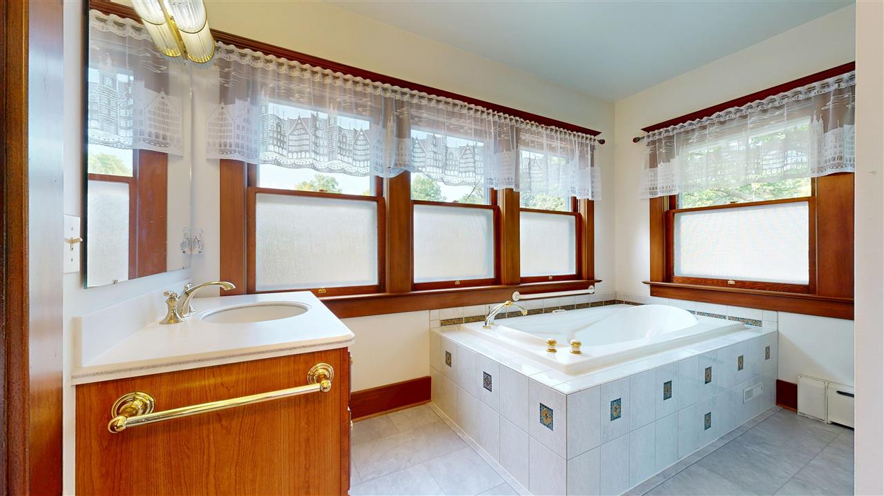 1231 E College Street Iowa City IA 52245