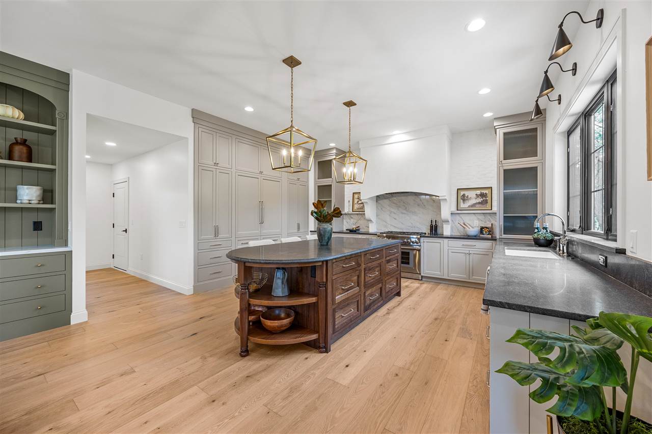 679 Allison Way Iowa City IA 52245