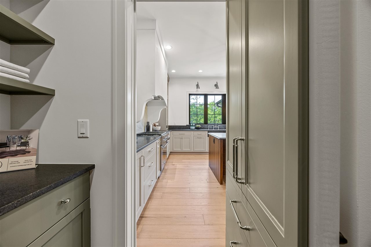 679 Allison Way Iowa City IA 52245