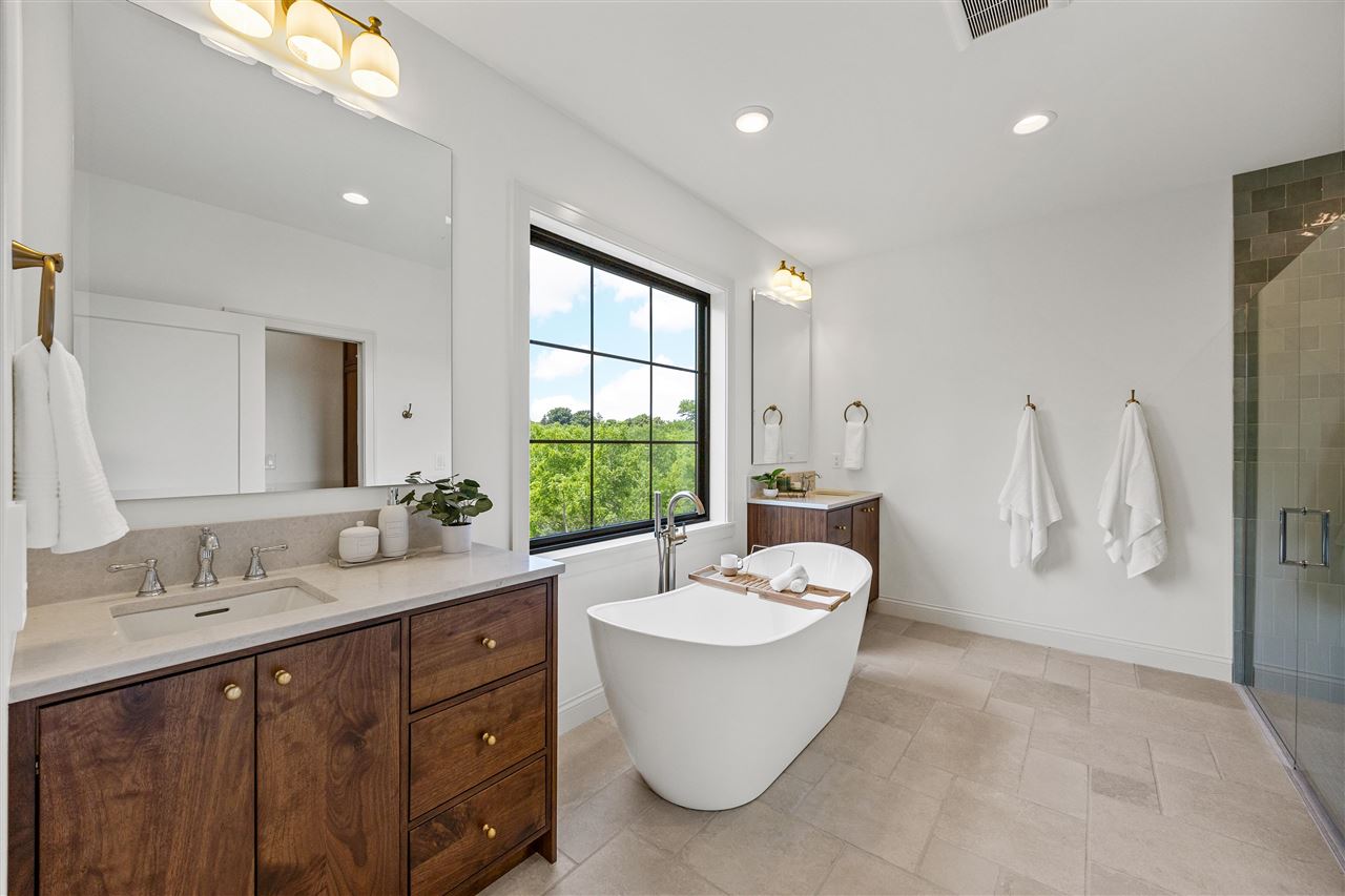 679 Allison Way Iowa City IA 52245