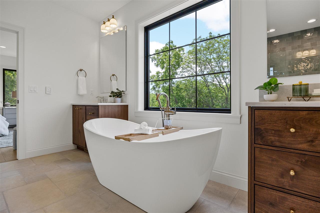 679 Allison Way Iowa City IA 52245