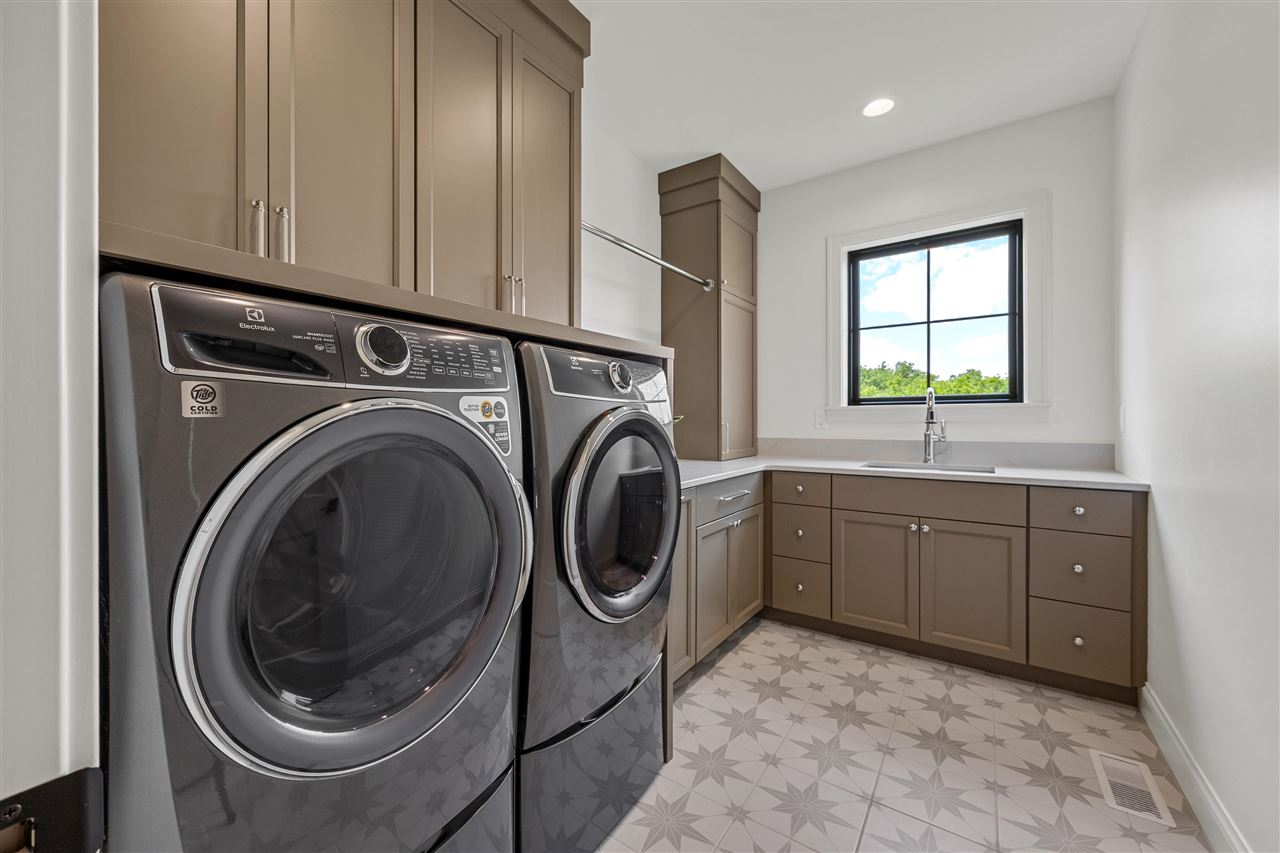 679 Allison Way Iowa City IA 52245