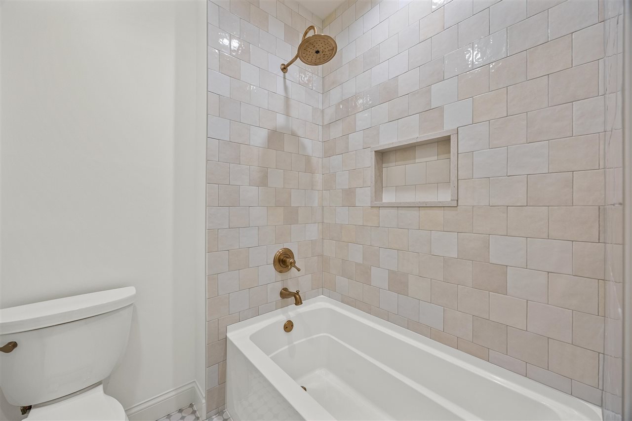 679 Allison Way Iowa City IA 52245