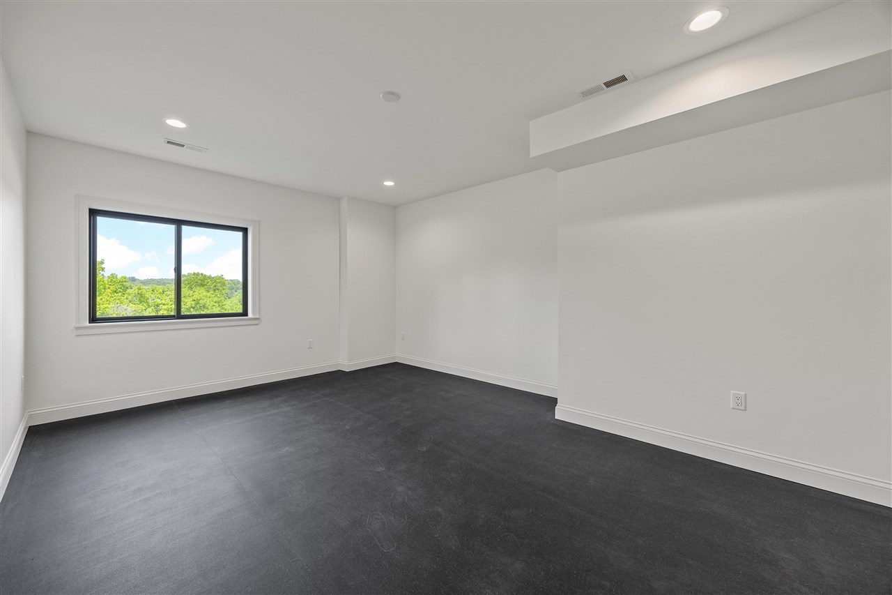 679 Allison Way Iowa City IA 52245