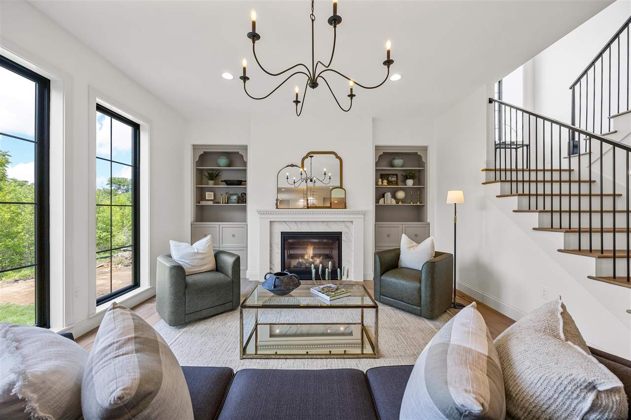 679 Allison Way Iowa City IA 52245