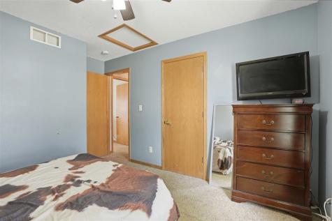 307 W Goldfinch Drive Tiffin IA 52340