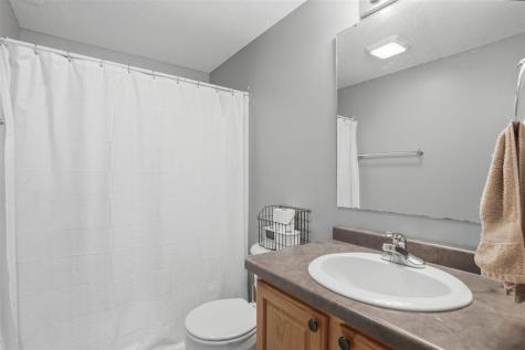 307 W Goldfinch Drive Tiffin IA 52340