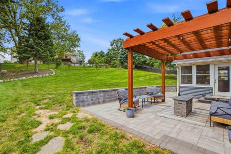 307 W Goldfinch Drive Tiffin IA 52340
