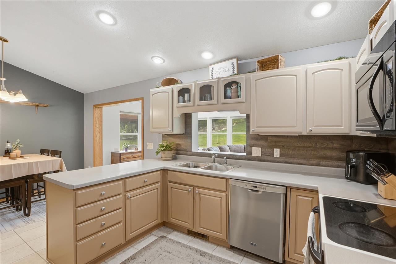 307 W Goldfinch Drive Tiffin IA 52340