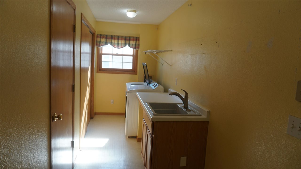 114 W Linn Street Lone Tree IA 52755
