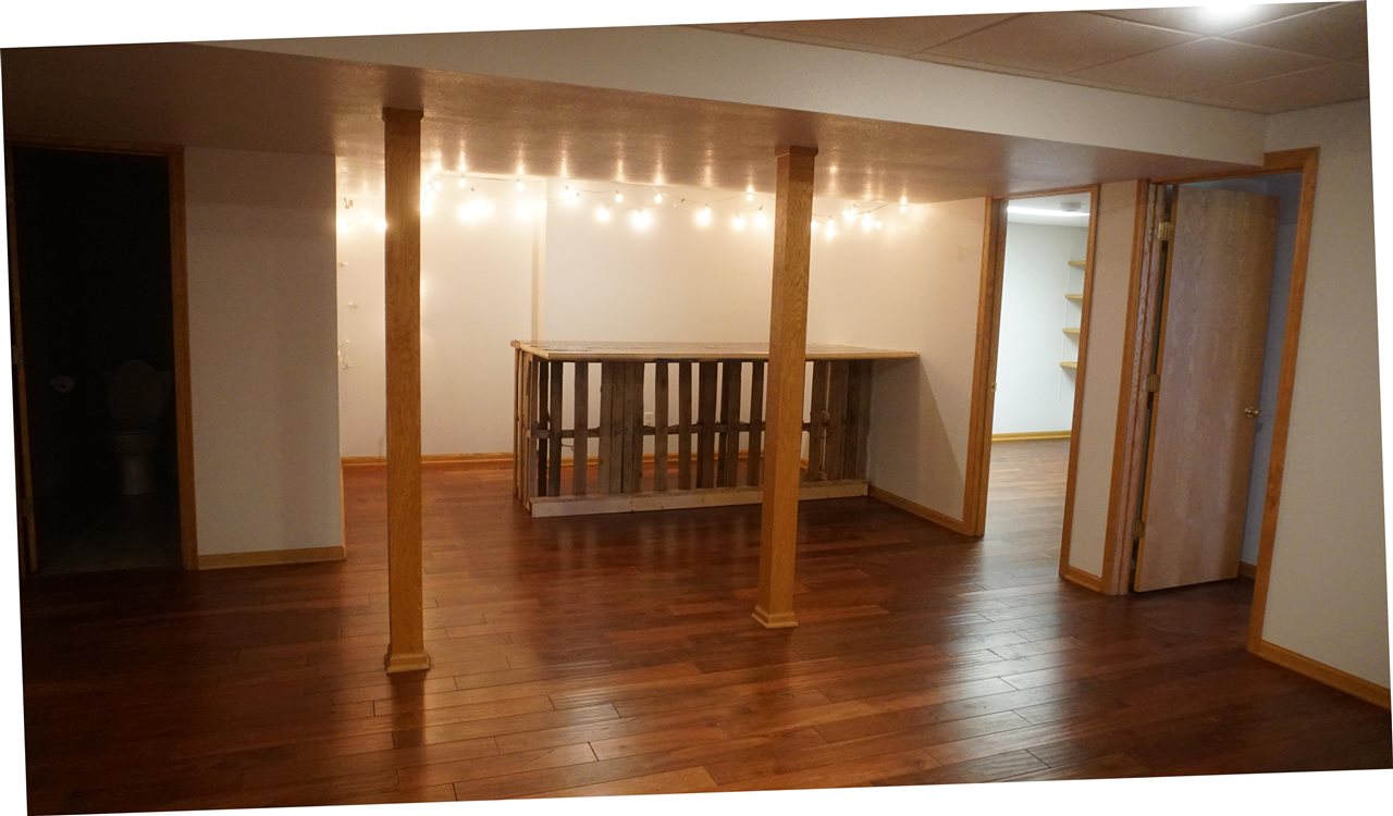 114 W Linn Street Lone Tree IA 52755