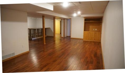 114 W Linn Street Lone Tree IA 52755