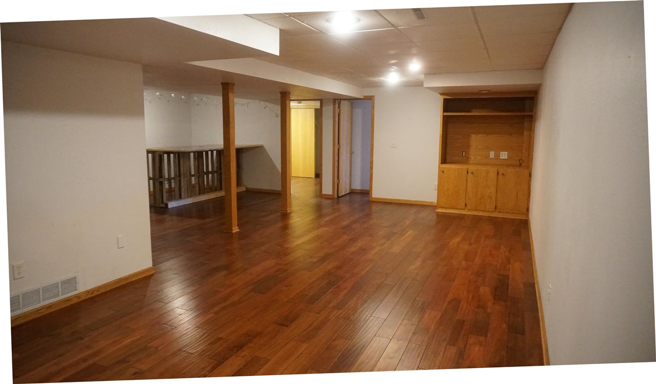 114 W Linn Street Lone Tree IA 52755