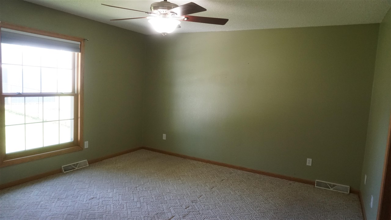 114 W Linn Street Lone Tree IA 52755