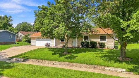 1498 Valley View Drive Coralville IA 52242