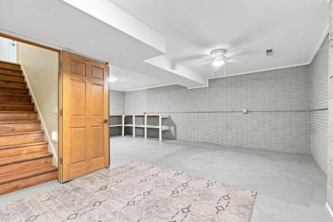 1498 Valley View Drive Coralville IA 52242