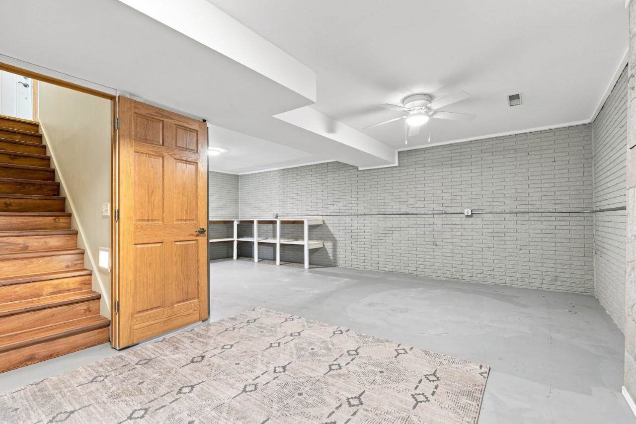 1498 Valley View Drive Coralville IA 52242