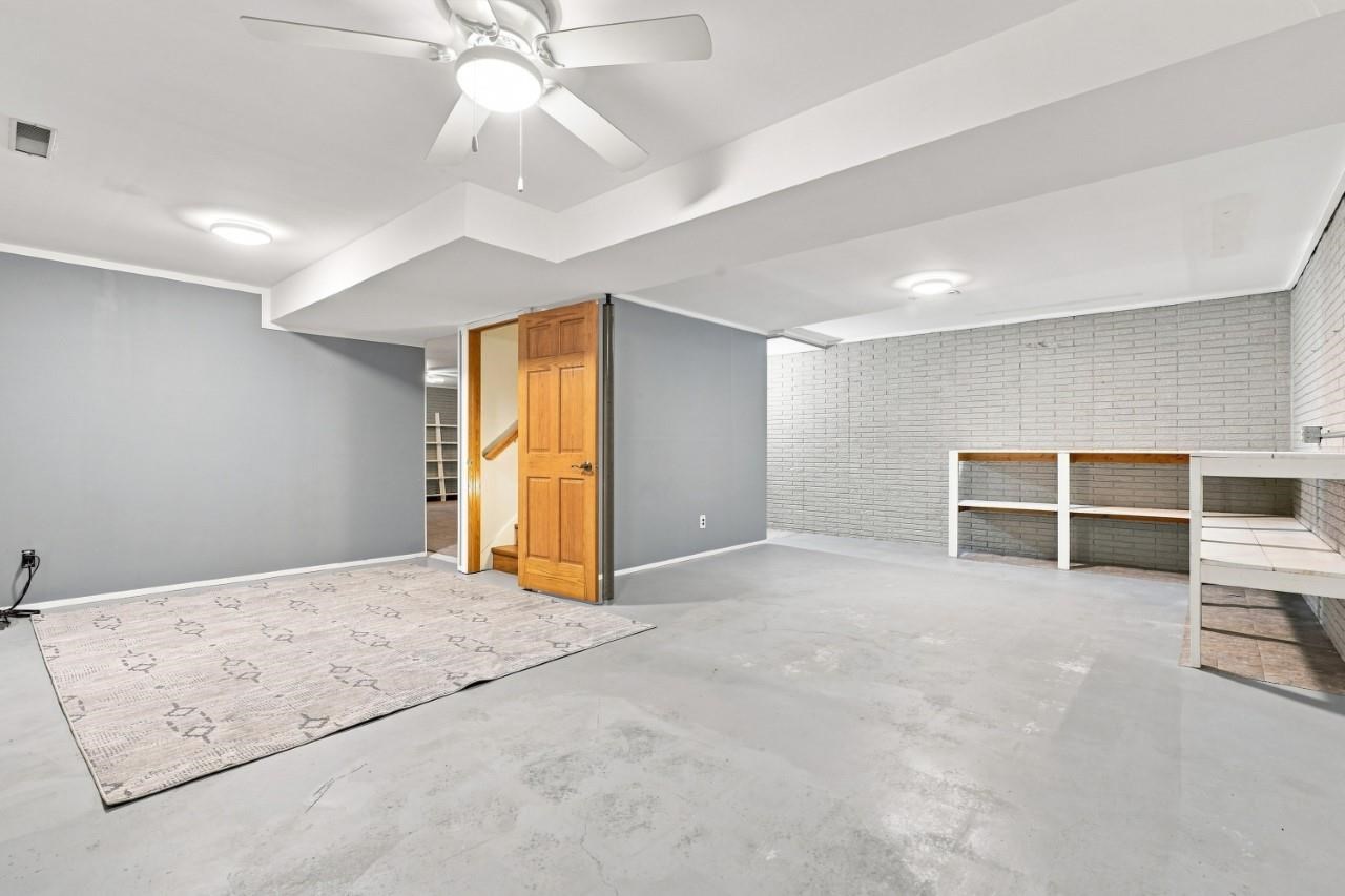 1498 Valley View Drive Coralville IA 52242