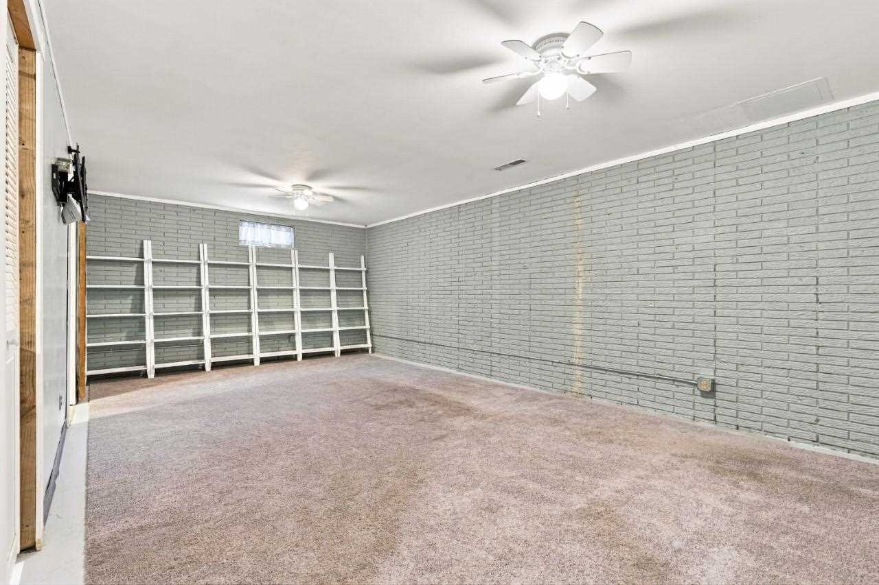 1498 Valley View Drive Coralville IA 52242