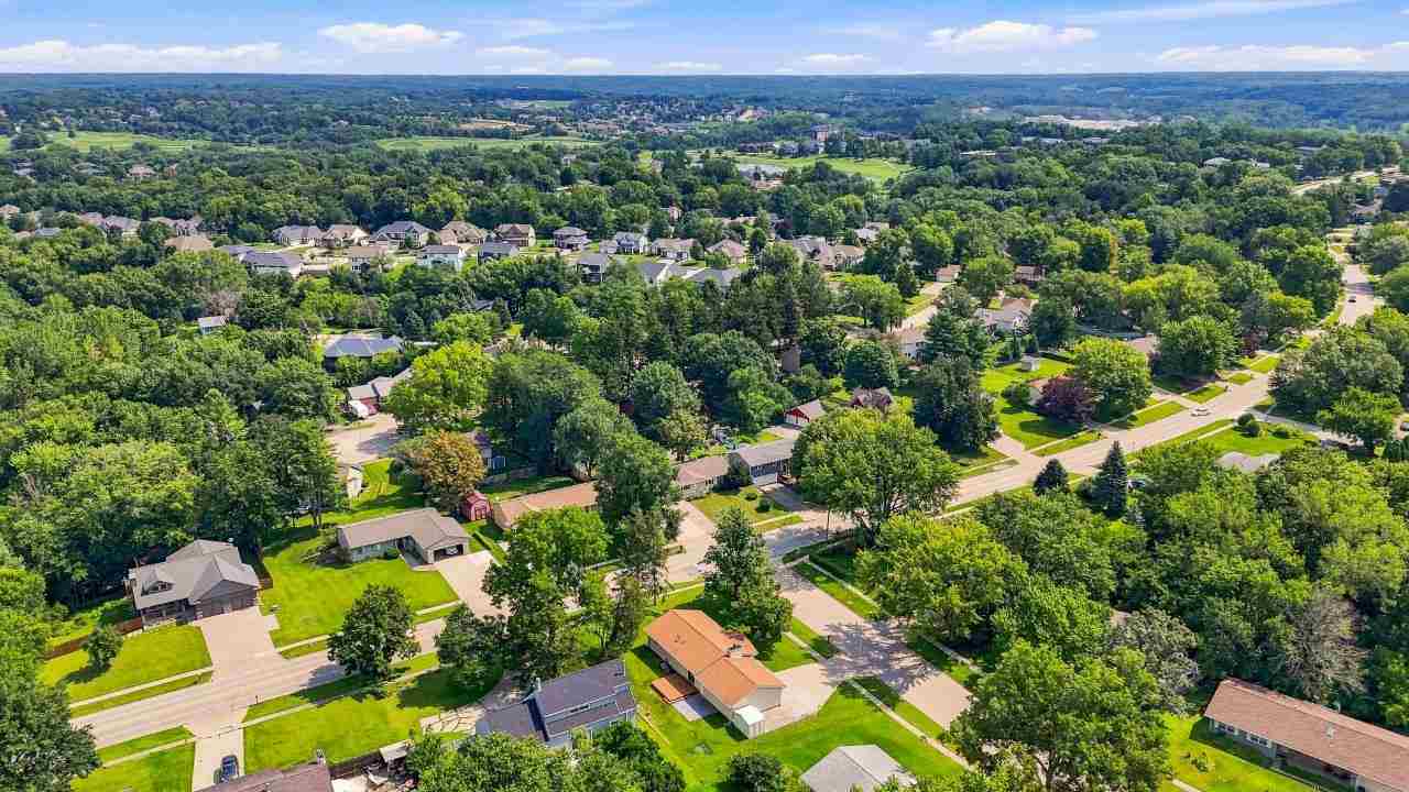 1498 Valley View Drive Coralville IA 52242