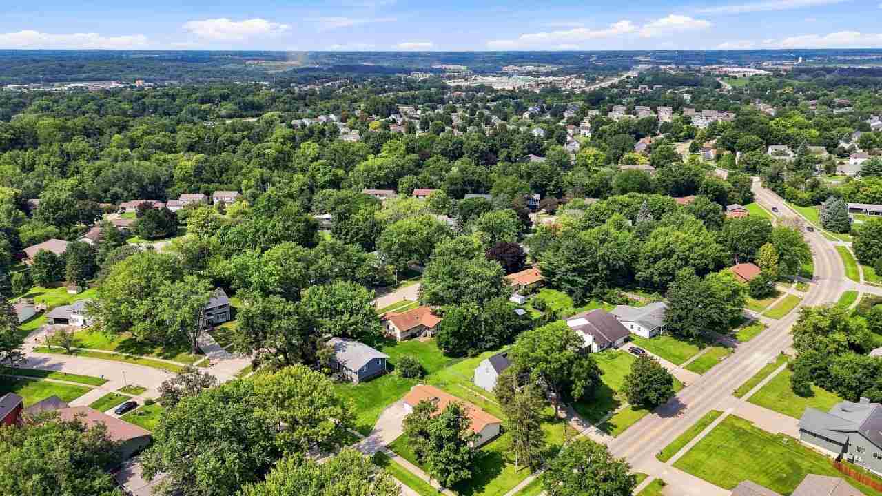 1498 Valley View Drive Coralville IA 52242