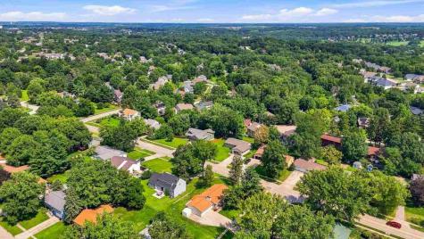1498 Valley View Drive Coralville IA 52242