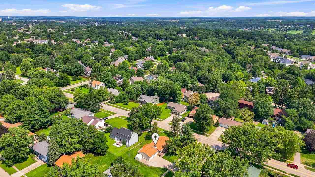 1498 Valley View Drive Coralville IA 52242