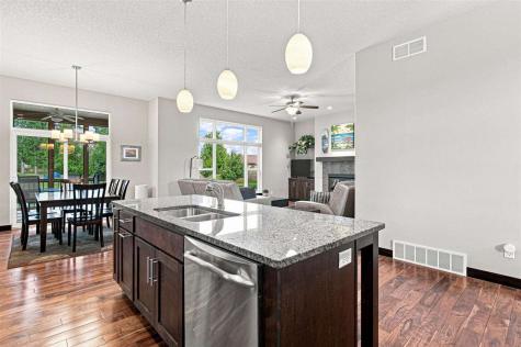 806 Wood Lily Road Solon IA 52333