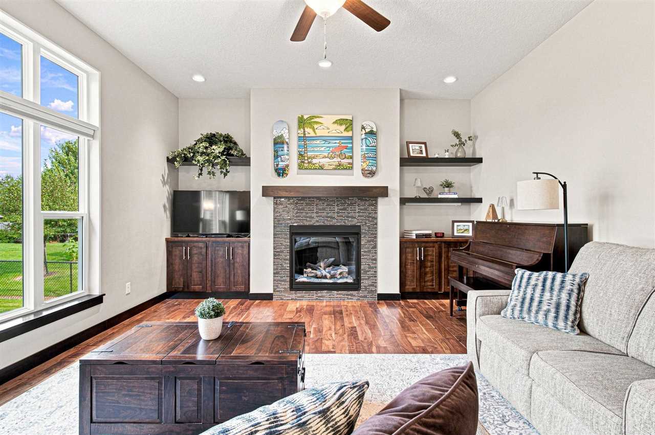 806 Wood Lily Road Solon IA 52333