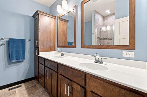 806 Wood Lily Road Solon IA 52333