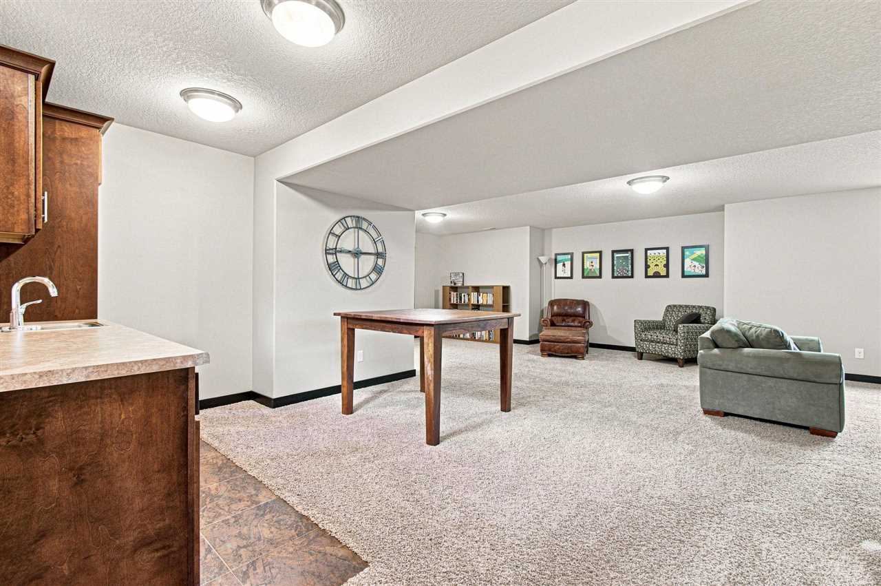 806 Wood Lily Road Solon IA 52333