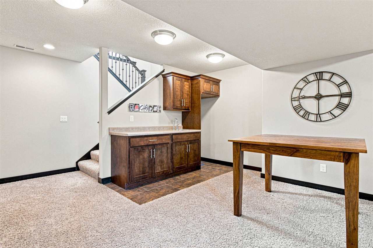 806 Wood Lily Road Solon IA 52333