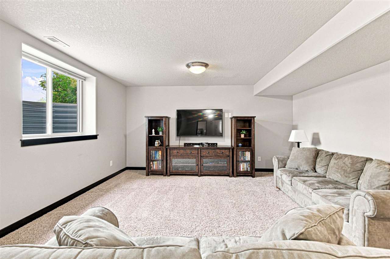 806 Wood Lily Road Solon IA 52333