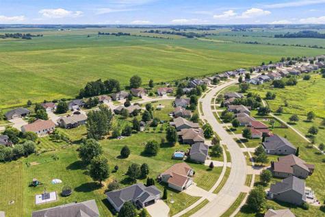 806 Wood Lily Road Solon IA 52333