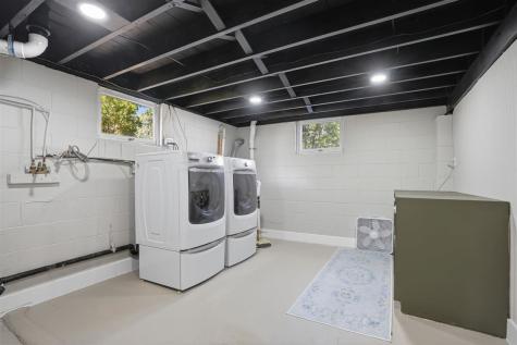 703 F Avenue Kalona IA 52247