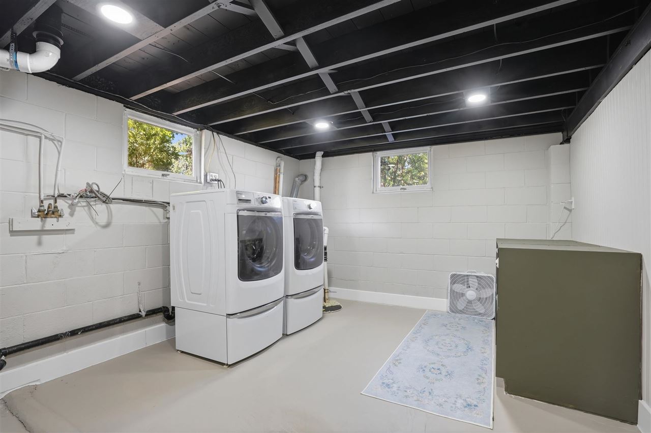 703 F Avenue Kalona IA 52247