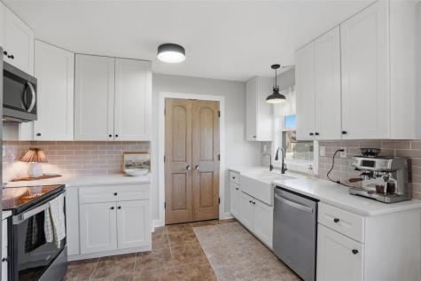 703 F Avenue Kalona IA 52247